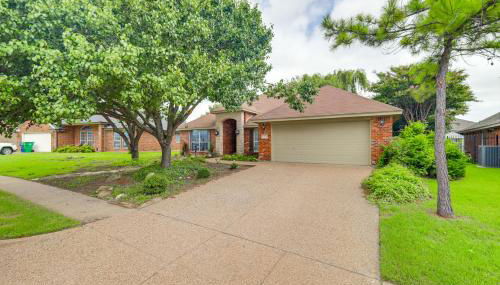 DFW Fun Awaits Family Home in Crowley! - Foto 4