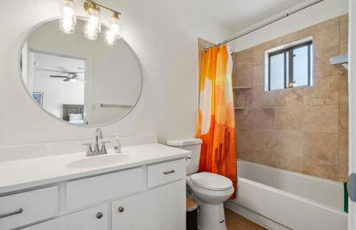 l NEW l Fully Remodeled 3BR 2BTH l 1 Min to Veterans Memorial Park - Foto 21