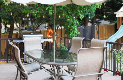 Charming and Spacious House with Relaxing Huge Deck - Foto 34