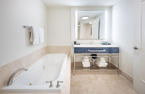 Fontainebleau Hotel Ocean View Fits 6! 1 BED/2 BA - Photo 10