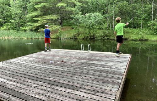 Cozy Cabin Rental with Fireplace near Killington Mountains in Vermont - Foto 12
