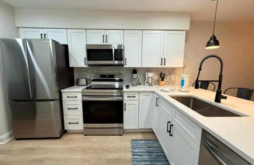 2Br 2Ba Condo on Golf Course - Foto 4