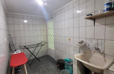 Casa com dois quartos,dois banheiros,sendo um, uma suíte,sala de estar cozinha e garagem - Foto 34