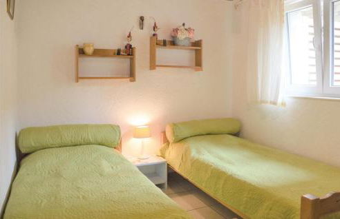 Lovely Home In Gordes With Kitchen - Photo 6