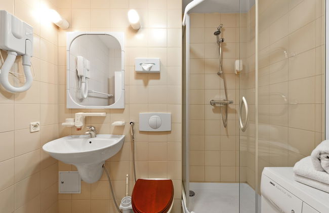 Barbacan Apartments - Photo 30