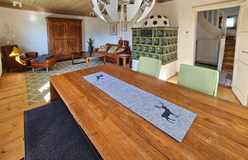 Landhaus mit Kachelofen - Nähe Skigebiete Brauneck Garmisch und Zugspitze - Foto 1