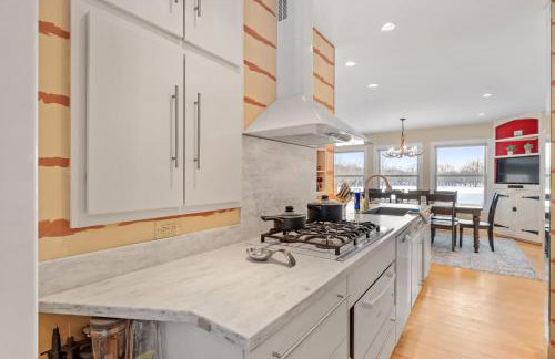 RiverNest - 1700 feet of Private Frontage on the Pemi River - 25 Acres, Sleeps 16, Close to Golf, Skiing, Hiking - Foto 8