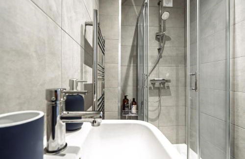 Entire 4 Bedroom house in Bootle Liverpool-Ideal for contractors, family and group-Free Parking & Free internet-Sleeps 7 - Foto 49