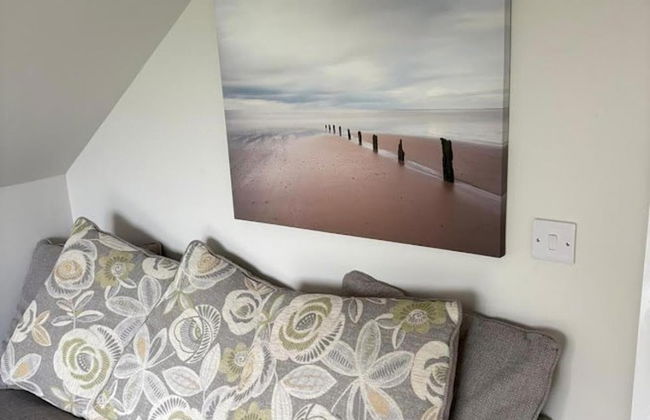 Lisburn - 1 Bedroom - Sleeps 2 - Street Parking - Photo 9