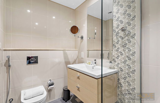 WelHome - Charming Breathtaking 1BR Apt. In Damac Hills - Photo 18