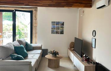 Encantadora Villa de Piedra con Jardín y Chimenea - Foto 20