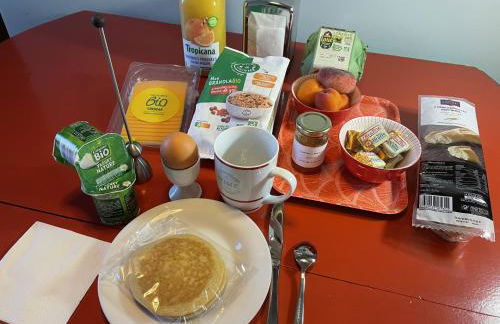 Appartement mignon calme douillet ascenseur clim étage élevé proche parking et toutes commodités au coeur du Toulon historique - Photo 2