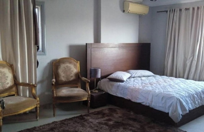 Charming 3-bedroom Apartment in Alexandria With City View - Photo 2
