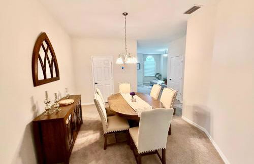 Luxury Village 4BR Pool Home near Disney Parks - Foto 16
