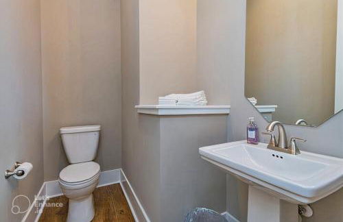 THE PAINTED MUSE I Stylish 3BR with Rooftop Hot Tub in East Nashville - Foto 14