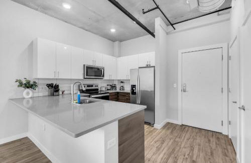 Chic 2BR Getaway Walk to Breweries and Art Walk - Photo 24