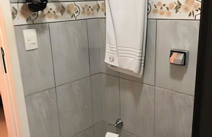 Espaçoso Flat com Varanda no Cavalinho Branco - Foto 8