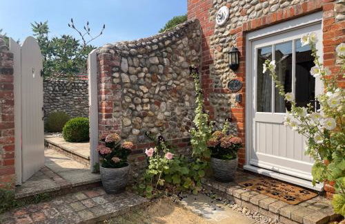 Luxury Cottage with Air Con & Walled Garden - Foto 2