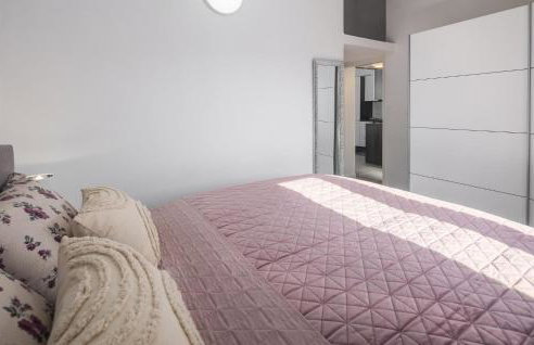 2 Bedroom Lovely Apartment In Nova Vas - Foto 21