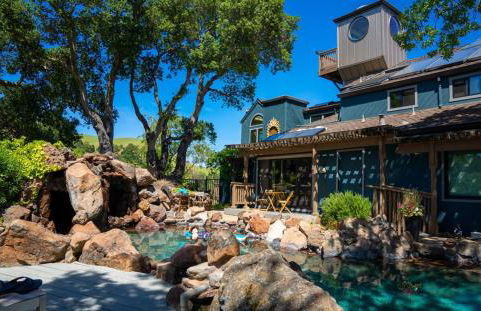 Relax and Rejuvenate- Lafayette Treehouse with Cave Spa, Waterfall, and Incredible Views - Foto 43