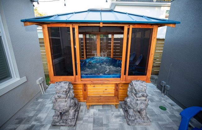 Brand New Modern Pet Friendly Zen Home W/ Private Home Theater & Hot Tub! 2 Bedroom Home by RedAwning - Photo 34