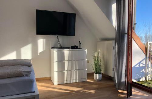 Ferienwohnung-Mary-Poppins-mit-Balkon-zwischen-Strand-Wald-Wiese-im-Suedosten-der-Insel-Ruegen - Foto 8