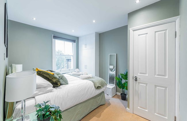 Stylish Shepherds Bush Flat - Photo 3