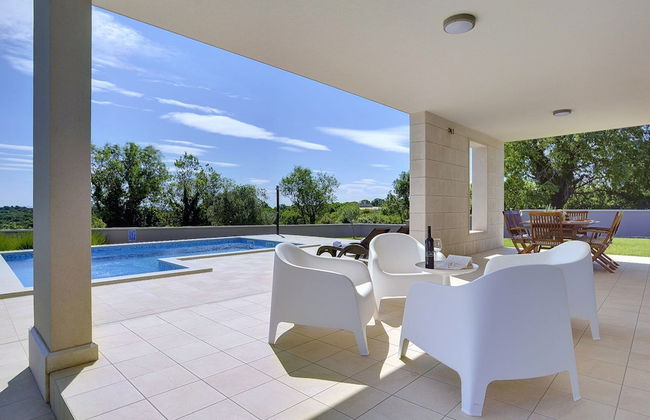 Modern Villa Histria With Pool and View - Photo 37