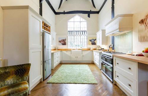 Dorney Windsor Legoland 5 Star Stay for upto 14 guests - Photo 15