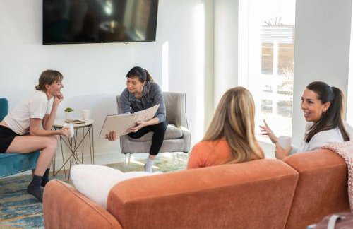 Timber & Tin G 2Bed 2Bath w Pool & Rooftop Deck - Foto 41