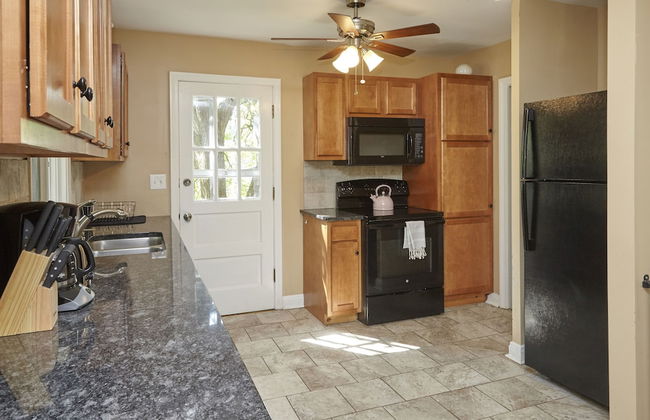 Prime Location! 5BR in Quaint Neighborhood! - Foto 12