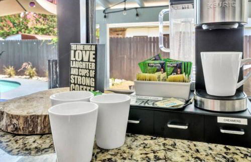 Jacuzzi & Pool House w/Game Room + Fire table - Foto 18