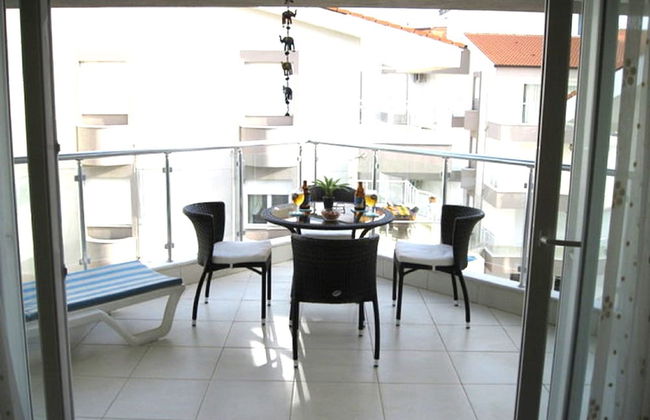 Spacious 2 Bed 2 Bath Home in one of Side's Most Popular Communities - Foto 33