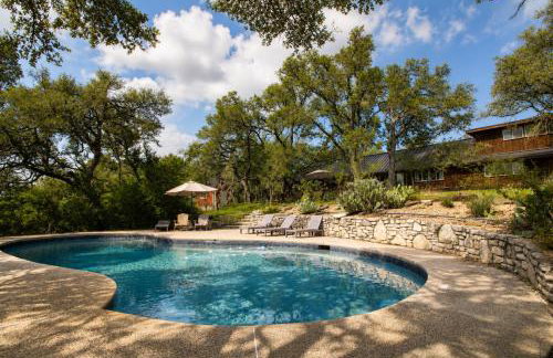 Hill country gem with private pool, deck, firepit, Ping-Pong, foosball, & WiFi - Photo 74