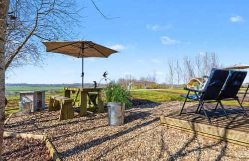 Swallow Light-filled pod with far-reaching scenic views - Photo 32