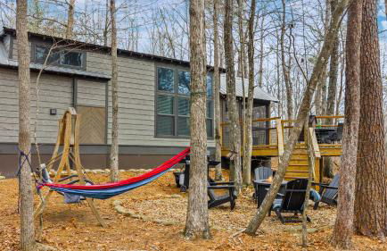 River Cabin - Fire Pit, Kayaks, Games, Dog Park - Foto 23