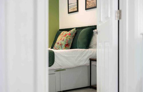 The Lymington Hub Slps 13 hot tub/chef/spa - Photo 15