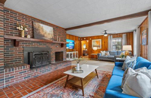 Spacious Family Home - 10 Mins to Cartersville - Photo 3