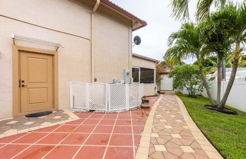 Chill & Spacious 3BR - Beaches & Backyard Fun - Foto 34