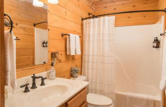 Cabin with amazing long-range mountain views, hot tub, fire pit, EV connection - Foto 35