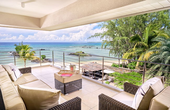 Bon Azur Beachfront Suites & Penthouses with LOV - Photo 32