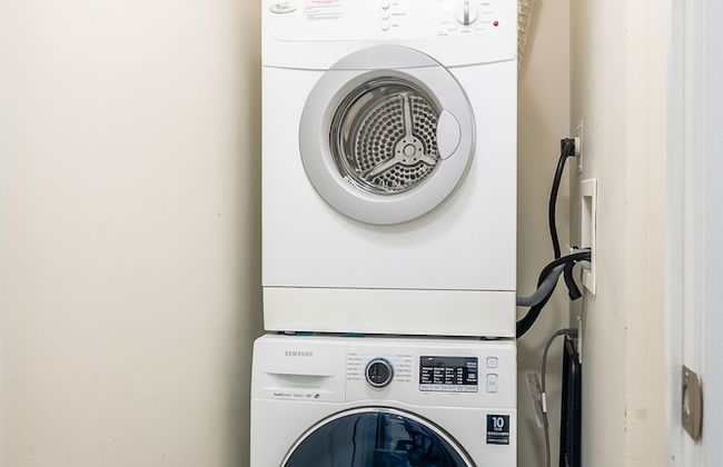 Beautiful Condos In the Heart of Downtown - Foto 28