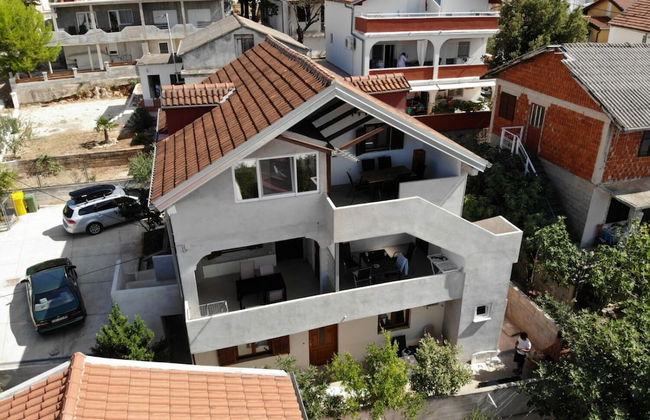 Jenny - 300m to the Beach - A1 - Photo 17