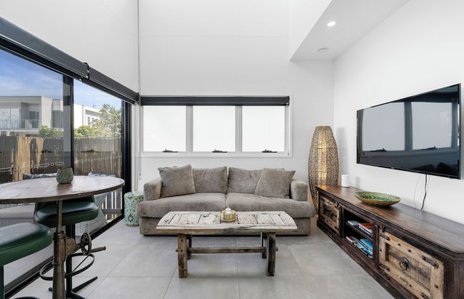 1 Bedroom Modern Townhouse in Casuarina - Photo 6