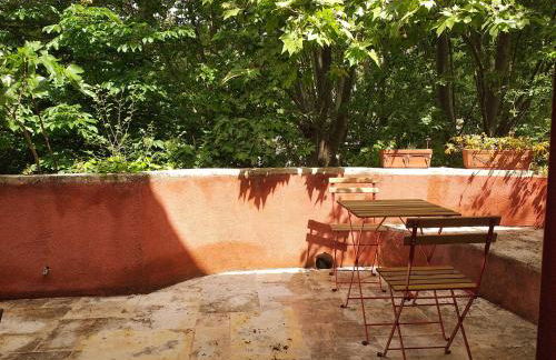 maison au coeur de Fontaine de Vaucluse, nichée sur le rocher et surplombant la sorgue - Foto 8