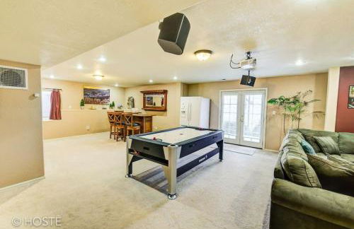 *H* 5BR Home Getaway w/HOT TUB ** - Foto 27
