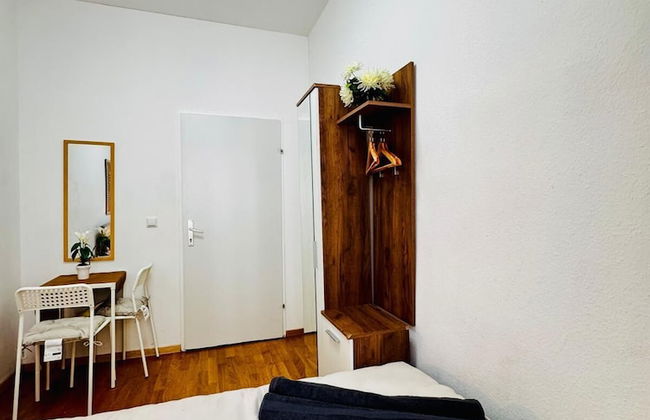 Comfy 4BR 10 Min Transport to Stadthalle - Photo 4