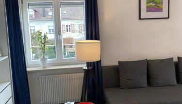 Preiswertes stilvolles Zimmer im privaten Haus mit großem schönem modernem Gemeinschaft Badenzimmer - Foto 1