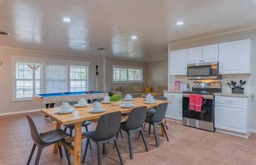 Texas Vacation Home, Game Room & POOL by Sixflags - Foto 8