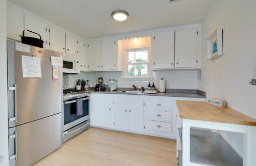 Cozy Narragansett Cottage with Dock and Outdoor Shower - Photo 9